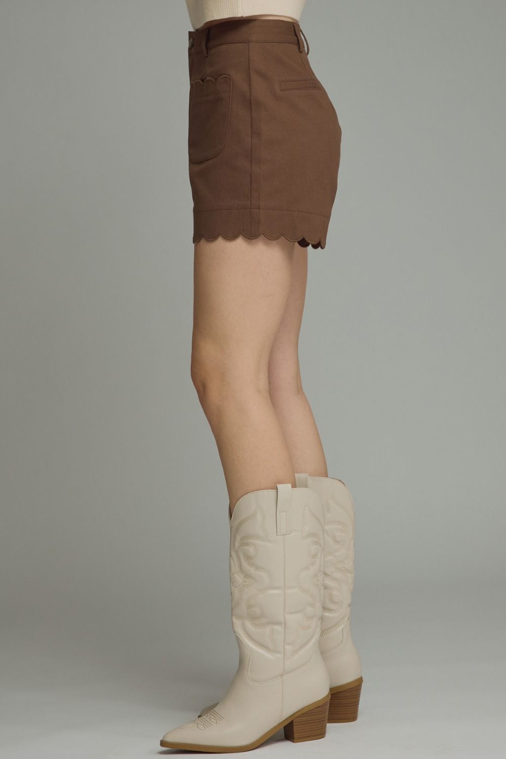 Women's Entro brown twill scalloped shorts with scalloped trim details.