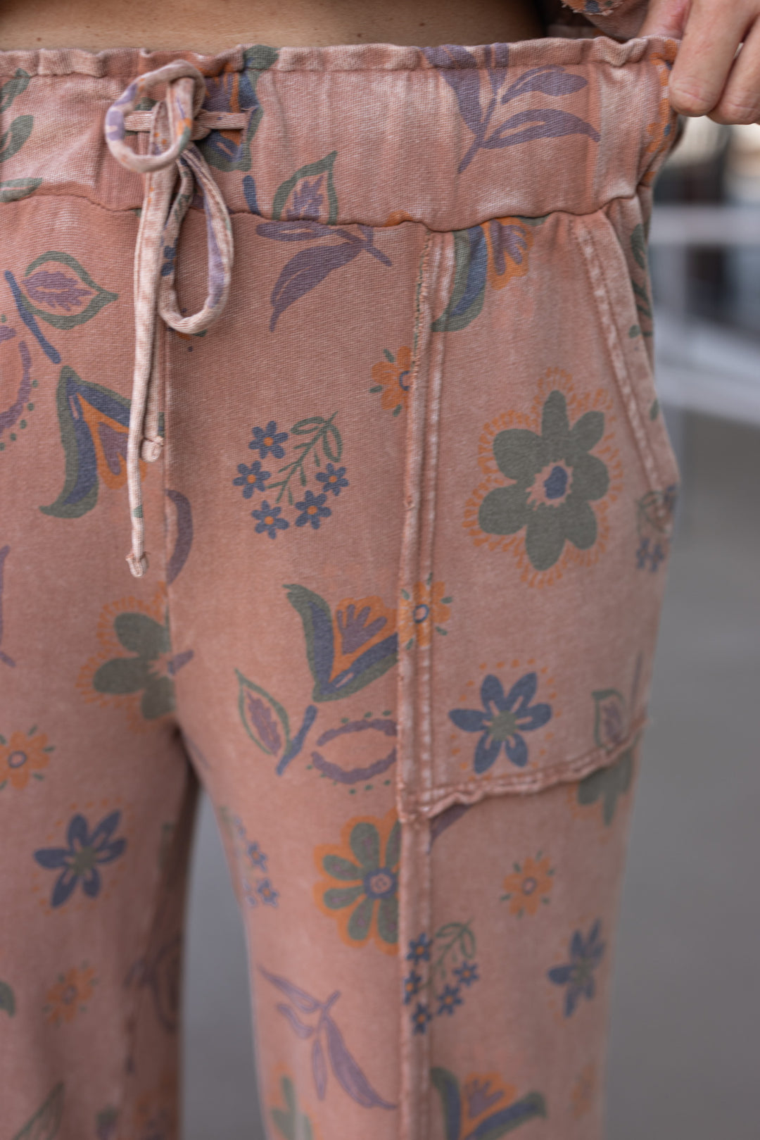 Women's mineral washed mocha mousse floral print french terry knit pants by Easel showing elastic waistband