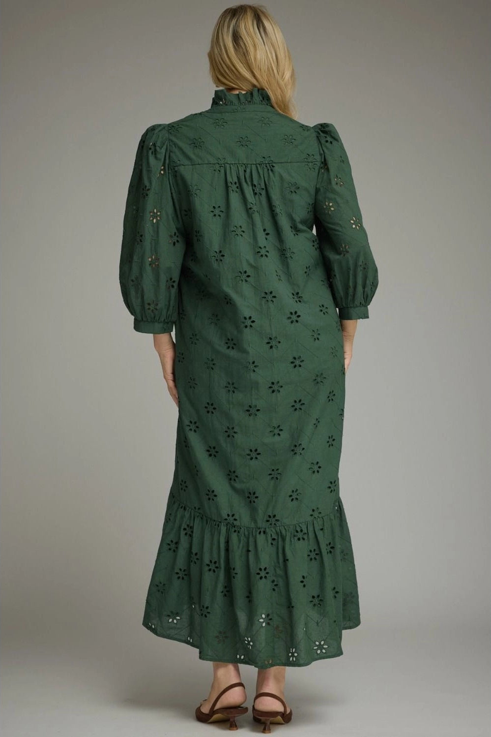 entro plus size hunter eyelet midi dress back