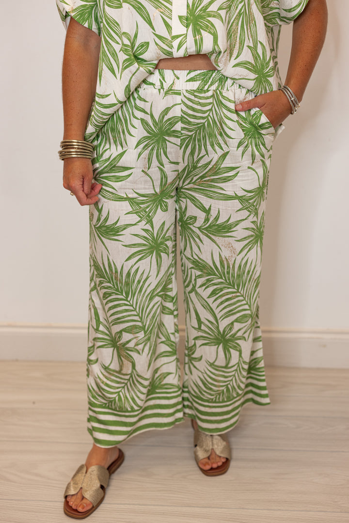 umgee palm leaf printed wide leg cropped pants