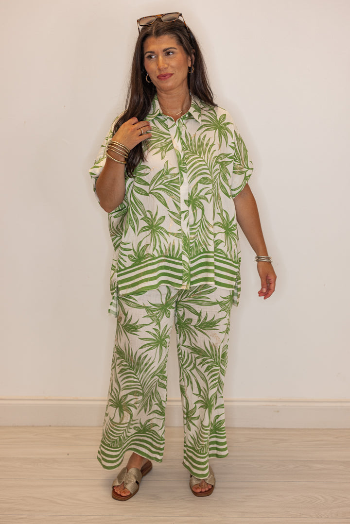umgee palm leaf printed wide leg cropped pants